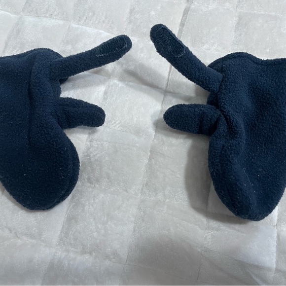 5/$15 Closet Sale! Baby Gap Navy Mittens, Velcro clasp, fleece on the outside - Picture 3 of 3